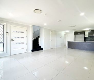 Modern Four-Bedroom Townhouse in Prime Location - Photo 3