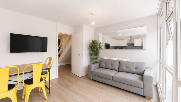 18 Hind Grove – Room 2 - Photo 1