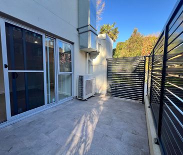 Modern 2 Bedroom Apartment - Photo 6