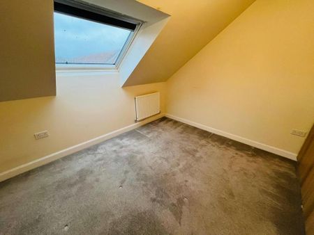 4 bedroom semi-detached house to rent - Photo 3