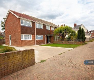 1 bedroom in a house share to rent - Photo 4