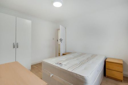 3 bedroom terraced house to rent - Photo 3