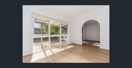 Spacious 3-4 bed Family Home with in walking distance to the Beach - Photo 3