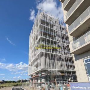 An der Schanze 25 - AB 21.9.2026 - ERSTBEZUG mit Kühlung: Großzügiger Süd-West Balkon mit Blick ins Grüne & Top-Anbindung in die Innenstadt / Nähe Alte Donau - Photo 2