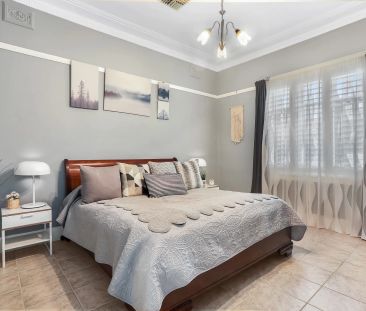 Large luxury family entertainer set on 865sqm - Photo 5