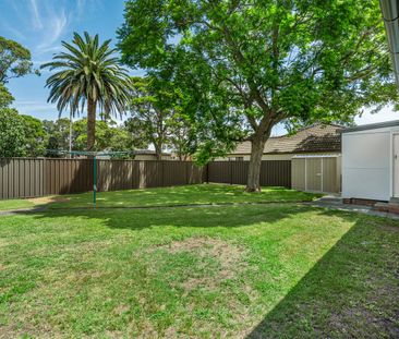 Walk to the Lake – Recently Renovated house - perfect for families! - Photo 6