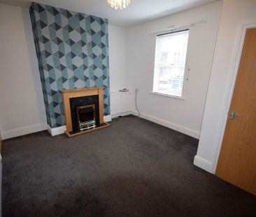 2 bedroom semi-detached house to rent - Photo 4