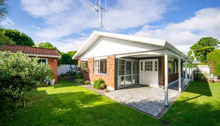 Queenwood Home with Bonus Sleepout - Private & Versatile - Photo 2