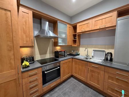 North Square Fareham Unfurnished - Photo 2