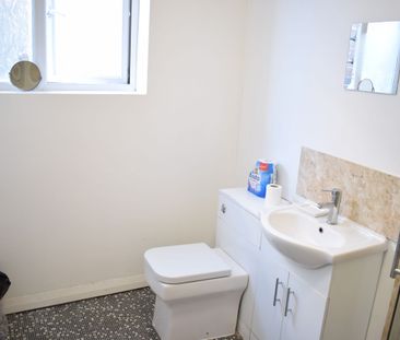 Single Room- Close to St Georges Park- Students and Postgraduates w... - Photo 1