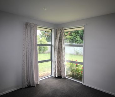 Spacious Four Bedroom Family Home - Photo 3