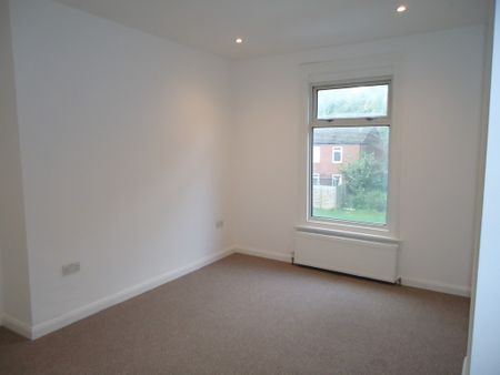 Greenmount Terrace, Beeston, LS11 6BX - Photo 4