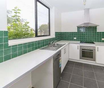Large Ground Floor apartment with 2 Car spaces - Photo 3