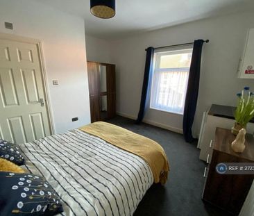 1 bedroom in a house share to rent - Photo 2