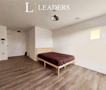 1 bedroom in a house share to rent - Photo 2