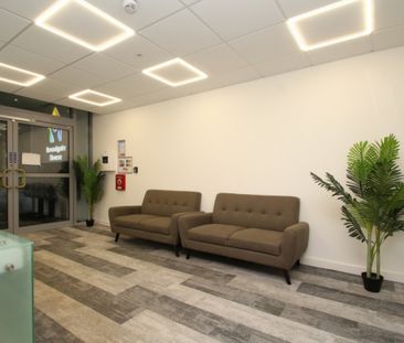 5 bed Apartment for Rent - Photo 6