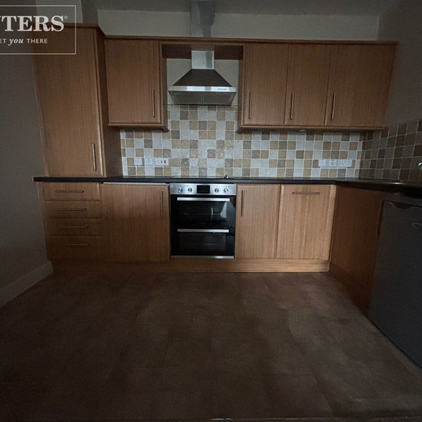 2 bedroom Flat To Let Total Size: 700 SQ FT - Photo 1