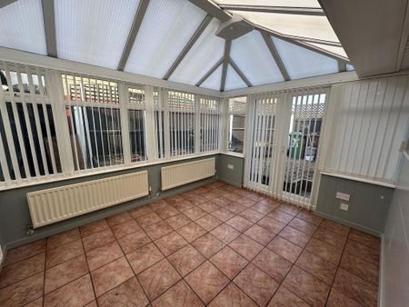 1 bedroom semi-detached bungalow to rent - Photo 2