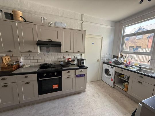 1 bedroom in a house share to rent - Photo 1