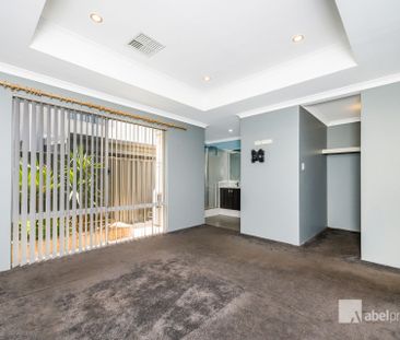 Modern, 3 Bedroom home - Photo 4