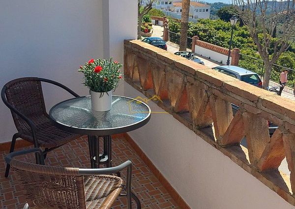 Bright 3-Bedroom Apartment with Parking and Pool, Available for Long-Term Rental in Frigiliana