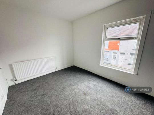 2 bedroom end of terrace house to rent - Photo 1