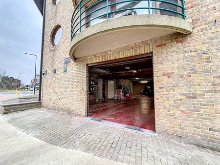 Ruim duplexappartement met drie slaapkamers en private parking. - Photo 5