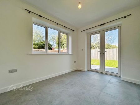 2 bedroom detached house to rent - Photo 4