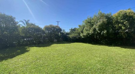 Spacious 5-Bedroom Family Home – Two Living Ar... - Photo 4