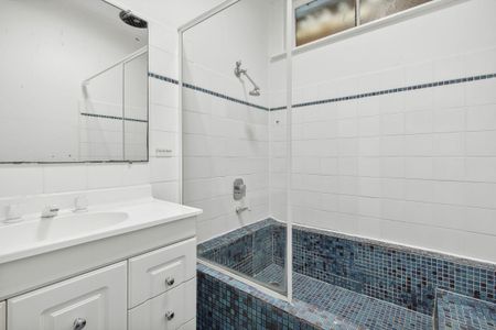 PERFECTLY SITUATED FAMILY HOME - Photo 5