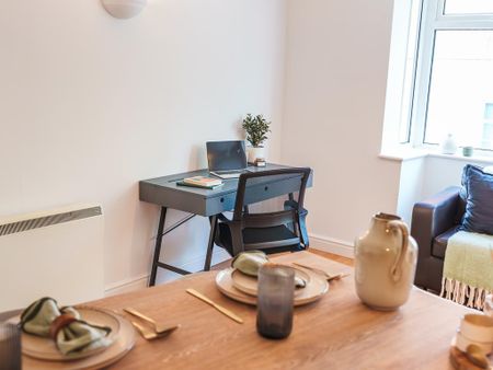 2 bedroom flat to rent - Photo 2