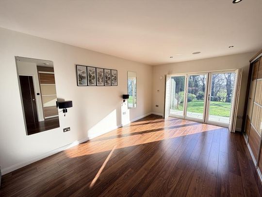 4 bedroom detached bungalow to rent - Photo 1