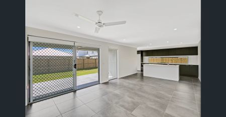 Family Living - 4 Bedroom + Media + Air Conditioning - Photo 4