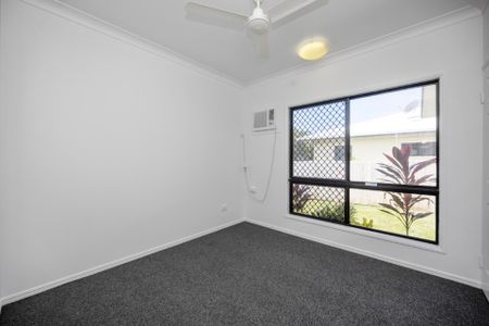 Family Home in Mount Louisa with Shed! - Photo 4