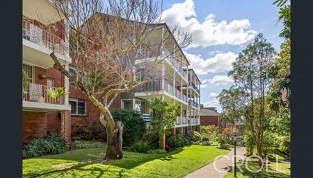 Oversized Three Bedroom Apartment With Harbour Views - Photo 3