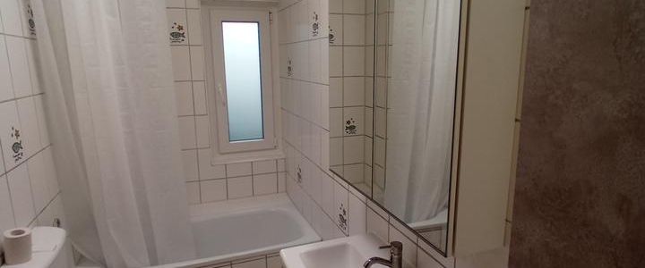 Etagenwohnung mit Balkon in zentrale aber ruhiger Wohngegend - Foto 1