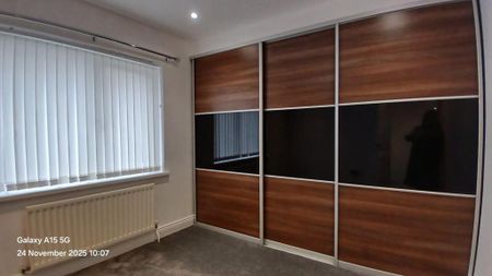 3 bedroom end of terrace house to rent - Photo 4