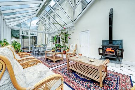 Buckland Court - Photo 3