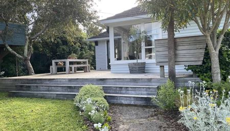 EXCEPTIONALLY PRESENTED 3x BEDROOM FAMILY HOME: - Photo 5