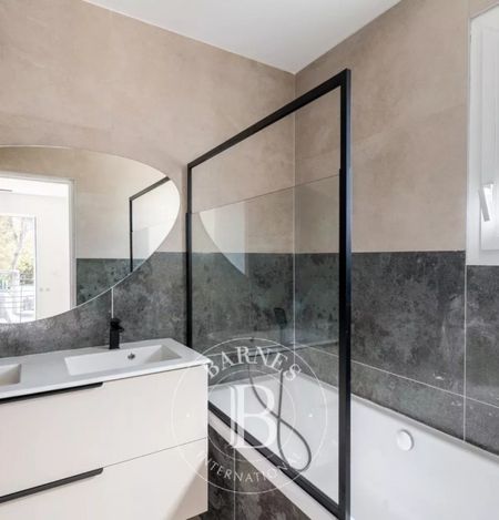 Maison • Exterieurs - Photo 2