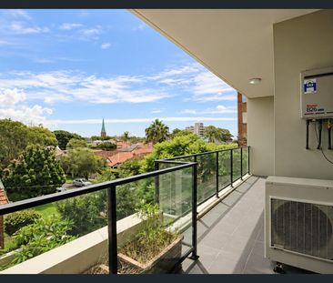 Stylish One-Bedroom Apartment with Brand-New Flooring Throughout - Photo 6