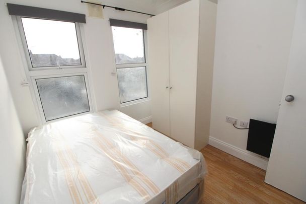 1 bedroom in a house share to rent - Photo 1