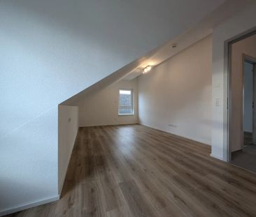 Neuwertige 3 Zimmer-Dachgeschosswohnung in Gäufelden-Nebringen - mi... - Photo 1