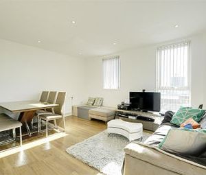 3 Bedrooms Flat to rent in Hanbury Road, London W3 | £ 588 - Photo 1