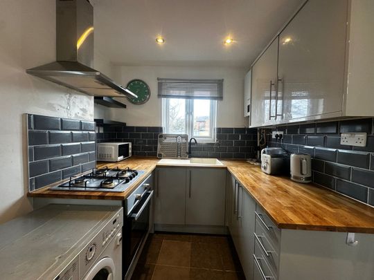 Studio Flat, Gipsy Road, SE27 - Photo 1