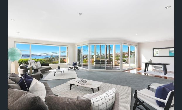 Family Entertainer with Grand Proportions, Light, Space & Expansive Harbour Views, Heated Pool - Photo 1