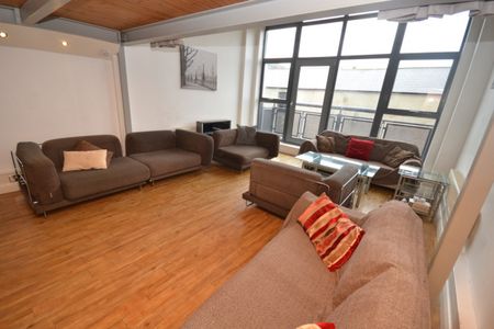 3 bed Apartment for Rent - Photo 4