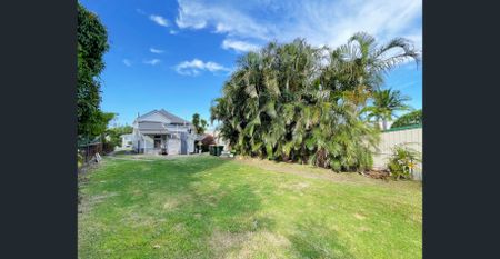 Charming, Breezy Home with City Glimpses! - Photo 5