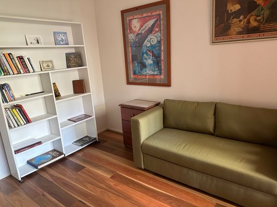 Helensvale - Photo 1