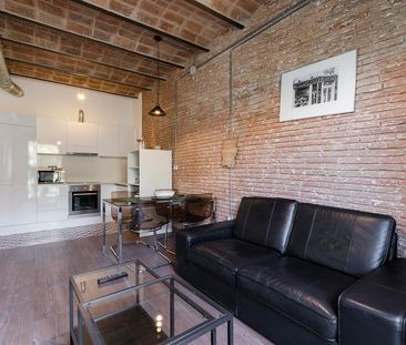 Charming Apartment Among the Historic Streets of El Born - Photo 3